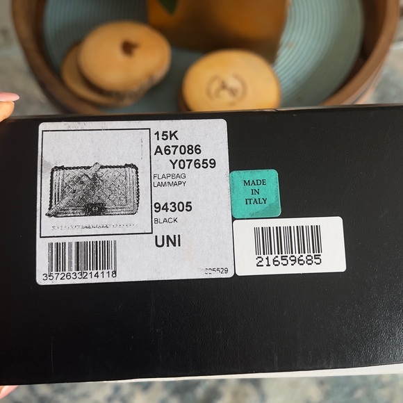 Authentic black Chanel medium gold chain bag. Normal scratch and wear. - Picture 9 of 12